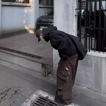 Muške casual radne hlače od pamuk smeše, s višestrukim džepovima, ravnog kroja, srednji pojas, zatvaranje šnuralom