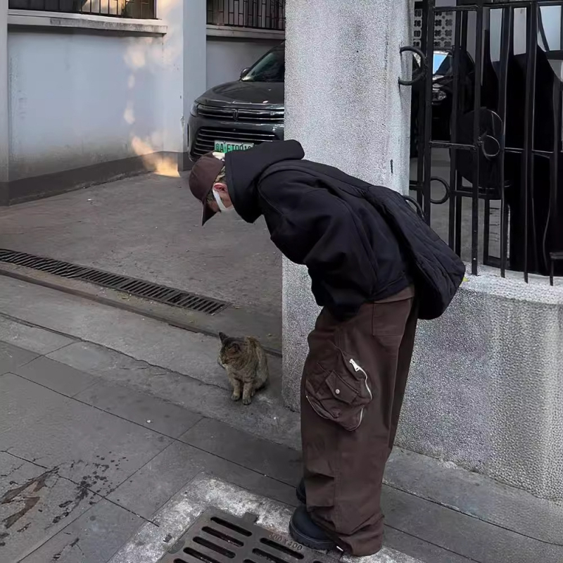 Muške casual radne hlače od pamuk smeše, s višestrukim džepovima, ravnog kroja, srednji pojas, zatvaranje šnuralom