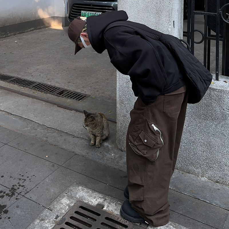 Muške casual radne hlače od pamuk smeše, s višestrukim džepovima, ravnog kroja, srednji pojas, zatvaranje šnuralom