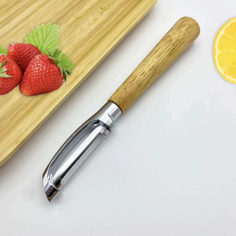 Multifunkcionális cinkötvözetből készült hántoló tölgyfa fogantyúval — hántolás, kaparó, gyümölcs- és zöldségpucoló, dinnyepucoló; logó nyomtatás; testreszabás elérhető