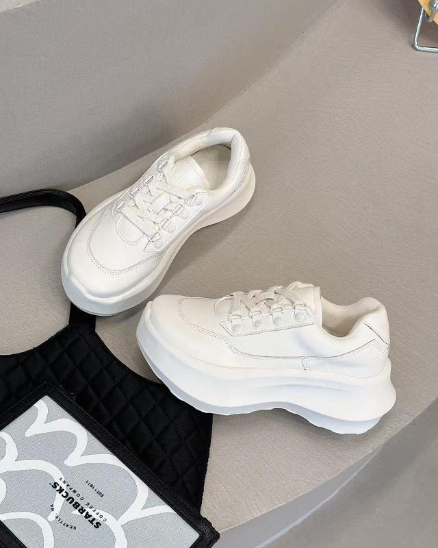 Női sportcipő PU hálós felsőrésszel, platforma 6–8 cm, EVA talp, belső talp műbőrrel