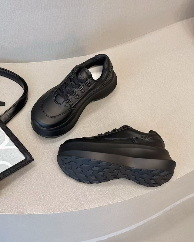 Női sportcipő PU hálós felsőrésszel, platforma 6–8 cm, EVA talp, belső talp műbőrrel