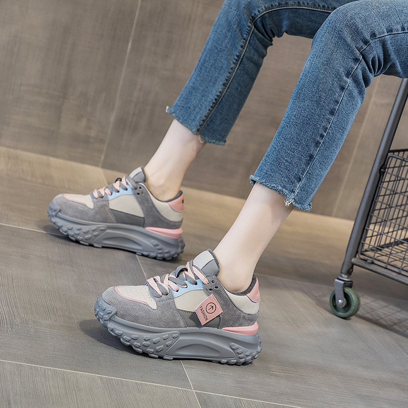Ženske tenisice u stilu dad shoes, svakodnevni casual stil, povećavaju visinu, gornji dio od mat kože + mikrovlakna, platforma 6–8 cm, vezanje sprijeda