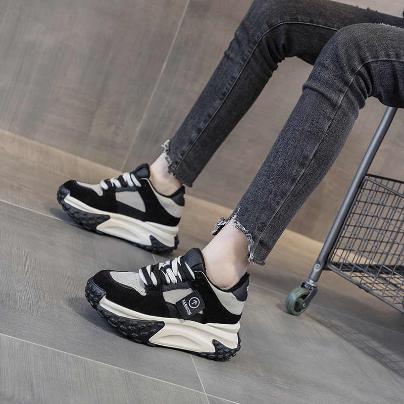 Ženske tenisice u stilu dad shoes, svakodnevni casual stil, povećavaju visinu, gornji dio od mat kože + mikrovlakna, platforma 6–8 cm, vezanje sprijeda