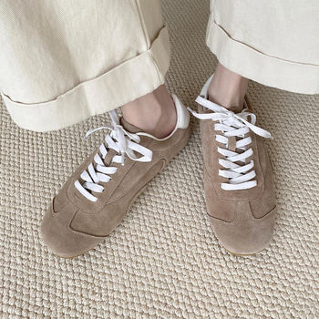 Női sportcipők fűzős, kerek orrú, matt felsőrész, lapos sarok, egyszínű