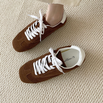 Női sportcipők fűzős, kerek orrú, matt felsőrész, lapos sarok, egyszínű