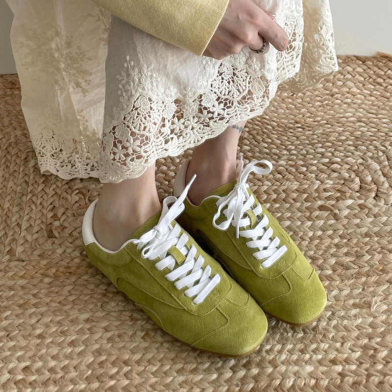 Női sportcipők fűzős, kerek orrú, matt felsőrész, lapos sarok, egyszínű