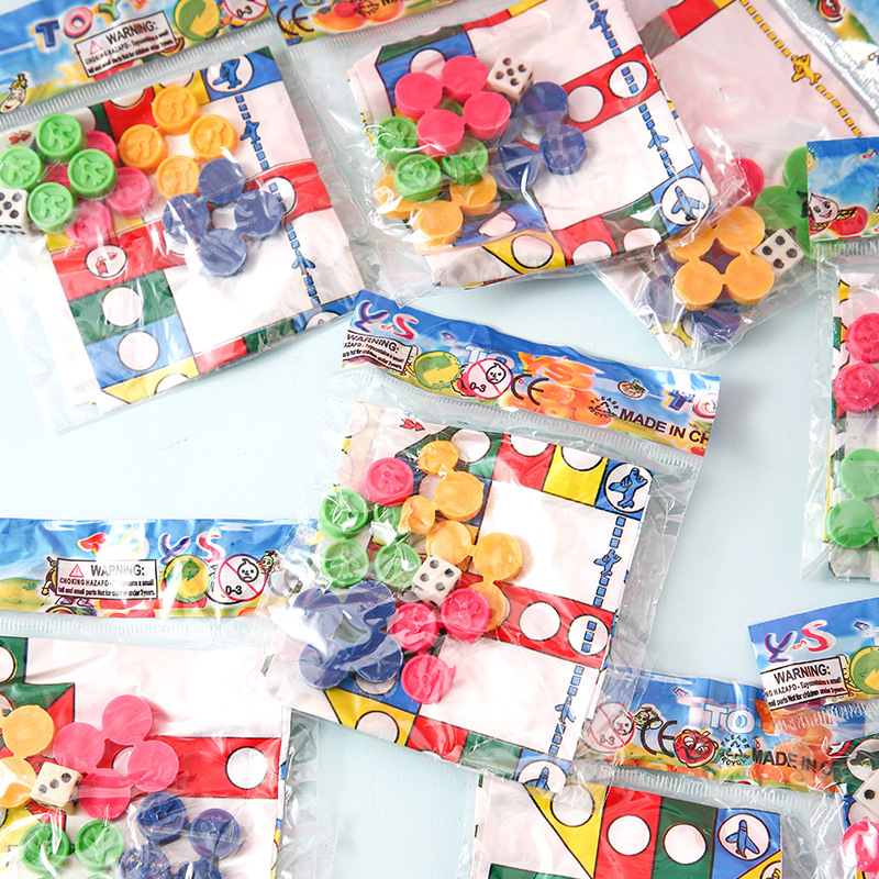 Mini letujuće šahovske set – Interaktivna obiteljska igra s slagalicom, plastični materijal, za djecu 4–6 godina, razvija inteligenciju i koordinaciju ruka-oko