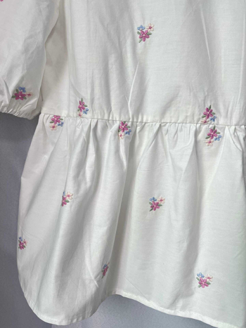 Cardigan din bumbac cu mâneci scurte, guler în V, broderie florală și nasturi