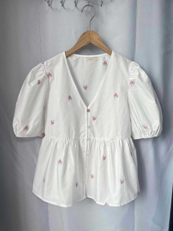 Cardigan din bumbac cu mâneci scurte, guler în V, broderie florală și nasturi