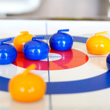 Desktop Mini Curling Igra Za Obiteljske Zabave — Interaktivna unutarnja stolna igra; Materijal: netkani tekstil + plastika; Razvija koordinaciju ruka-oko; Dobna skupina: 4–60 godina