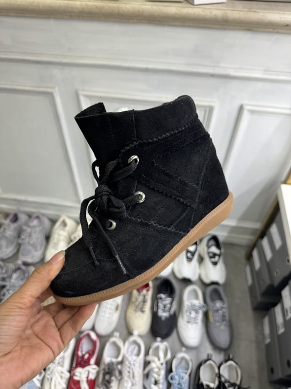 Γυναικεία πεζοπορικά αθλητικά παπούτσια με σουέν επάνω μέρος, κορδόνια, μεσαίου ύψους, επένδυση από συνθετικό δέρμα, σόλα από τένοντα βοηδινού