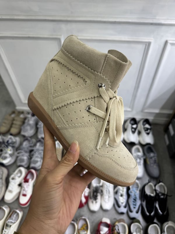 Γυναικεία πεζοπορικά αθλητικά παπούτσια με σουέν επάνω μέρος, κορδόνια, μεσαίου ύψους, επένδυση από συνθετικό δέρμα, σόλα από τένοντα βοηδινού