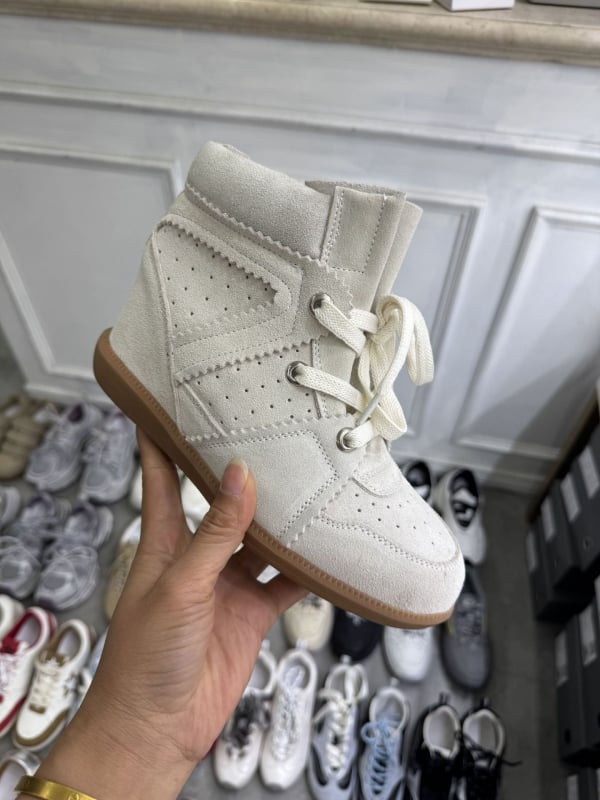 Γυναικεία πεζοπορικά αθλητικά παπούτσια με σουέν επάνω μέρος, κορδόνια, μεσαίου ύψους, επένδυση από συνθετικό δέρμα, σόλα από τένοντα βοηδινού