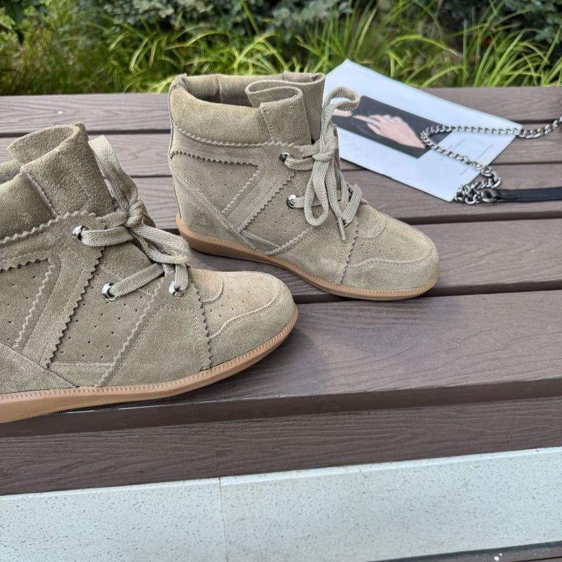 Γυναικεία πεζοπορικά αθλητικά παπούτσια με σουέν επάνω μέρος, κορδόνια, μεσαίου ύψους, επένδυση από συνθετικό δέρμα, σόλα από τένοντα βοηδινού