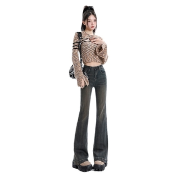 Jeansi dama vintage distressed, talie înaltă, croială flared, denim cu 70-80% bumbac și 20-30% poliester, țesătură groasă