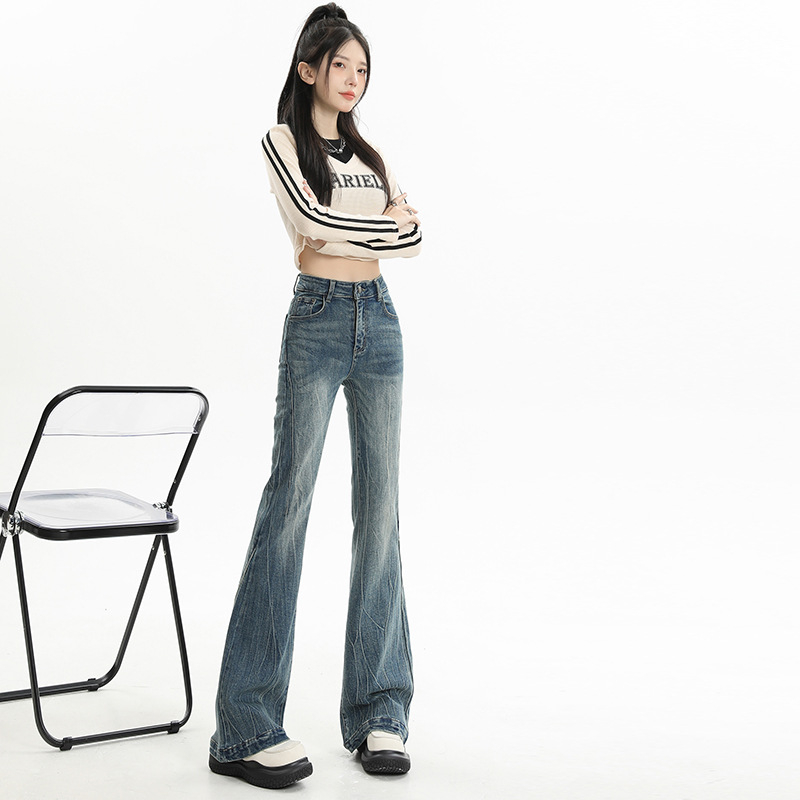 Jeansi dama vintage distressed, talie înaltă, croială flared, denim cu 70-80% bumbac și 20-30% poliester, țesătură groasă