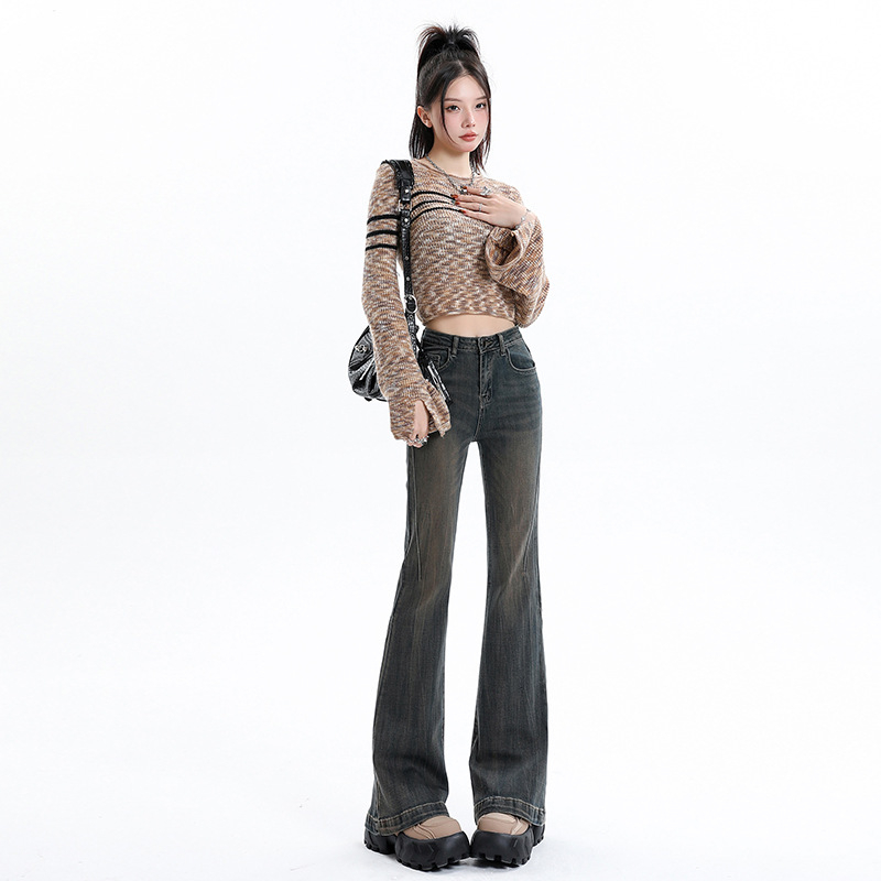Jeansi dama vintage distressed, talie înaltă, croială flared, denim cu 70-80% bumbac și 20-30% poliester, țesătură groasă