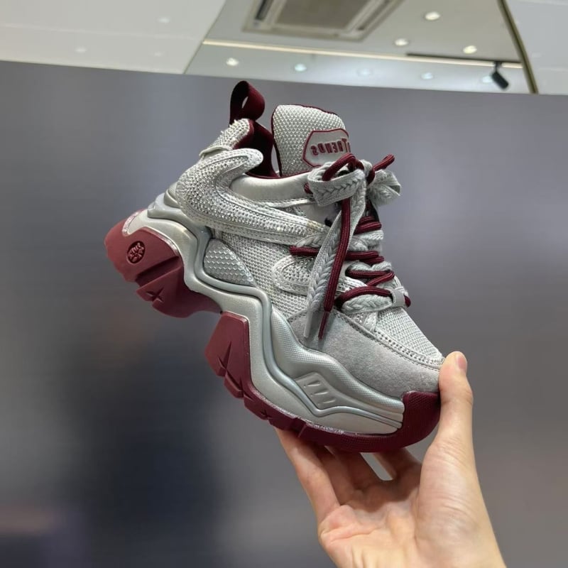 Női vastag talpú edzőcipő, textiles felsőrész, gumitalp, fűzőkkel, latex talpbetét, csúszásgátló, tartós