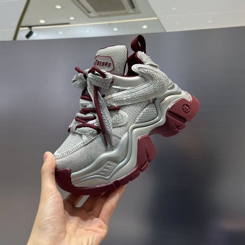 Női vastag talpú edzőcipő, textiles felsőrész, gumitalp, fűzőkkel, latex talpbetét, csúszásgátló, tartós