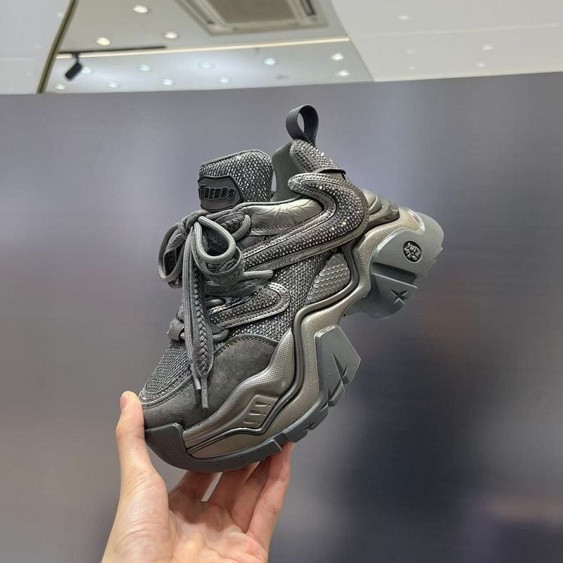 Női vastag talpú edzőcipő, textiles felsőrész, gumitalp, fűzőkkel, latex talpbetét, csúszásgátló, tartós