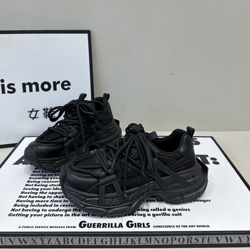 Ženski dad sneakers s vezicama, debela potplat od gumene pjene, gornji dio od umjetnog pliša, latex uložak, srednja visina pete 3–5 cm