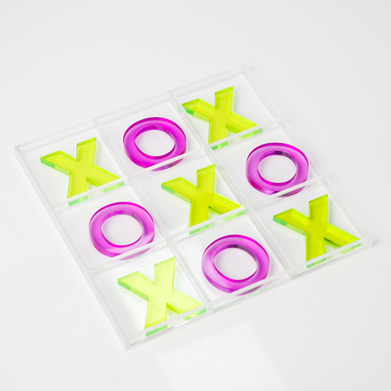 Akril XO šah ploča s prozirnim pločom i XO figuricama – Tic-Tac-Toe i spojni puzzle; za uzrast 7–14 godina; razvija inteligenciju i koordinaciju ruku i oka; pakiranje: opp vrećica, vakuumski oblikovana kutija