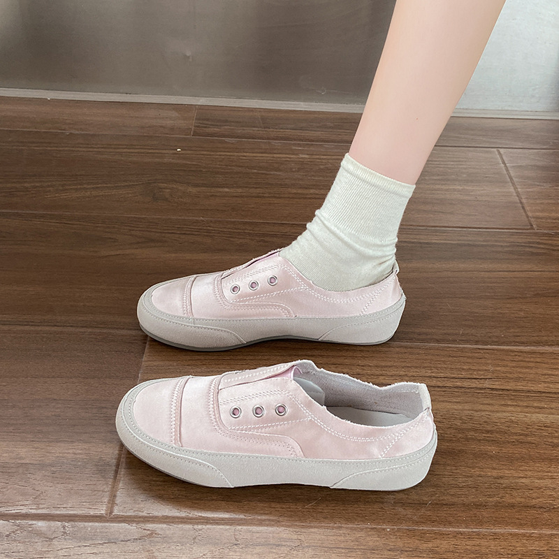 Ženske slip-on cipele, okrugla nosnica, PU gornji dio, PU ulošak, PU đon, niski potpetice 1–3 cm