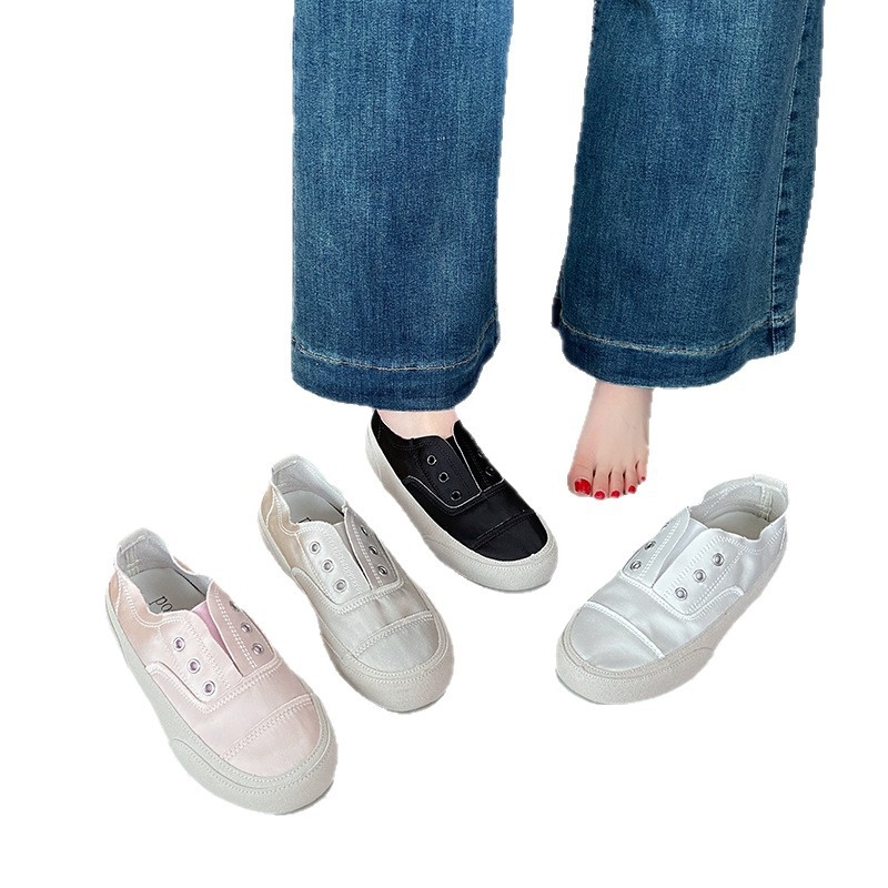 Ženske slip-on cipele, okrugla nosnica, PU gornji dio, PU ulošak, PU đon, niski potpetice 1–3 cm