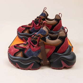 Ženske tenisice od prave kože, stil dad sneakers, s fleksi unutrašnjom, vezivanje, klinasti pet 3–5 cm, okrugli vrh, jednobojni dizajn