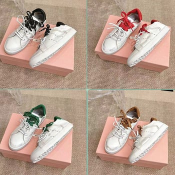 Női sneaker M betű logóval, retro kopott valódi bőr - alacsony felső rész, fűzők