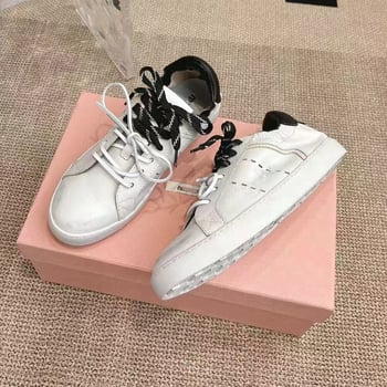 Női sneaker M betű logóval, retro kopott valódi bőr - alacsony felső rész, fűzők