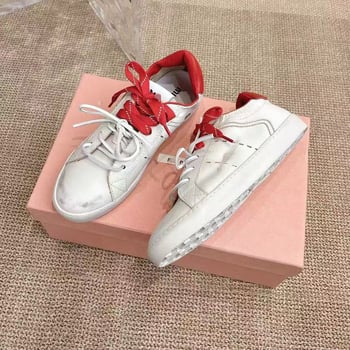 Női sneaker M betű logóval, retro kopott valódi bőr - alacsony felső rész, fűzők