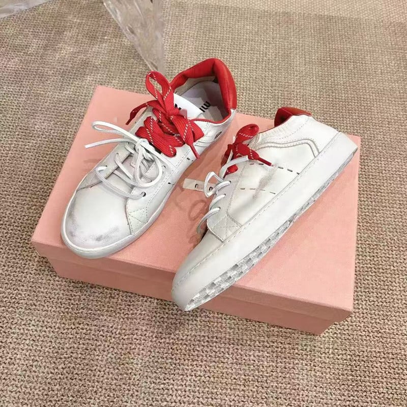 Női sneaker M betű logóval, retro kopott valódi bőr - alacsony felső rész, fűzők