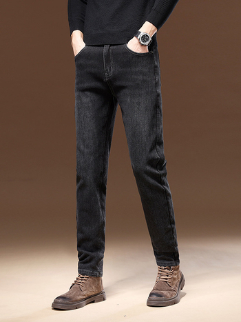 Muške traperice s fleec podrškom, slim-straight kroj, srednji porast, elastične, zatvarač na zipu