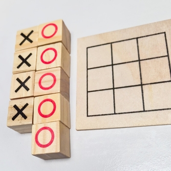 Drveni multifunkcionalni set ploče za dvije osobe s dizajnom logotipa: Ludo i Tic-Tac-Toe