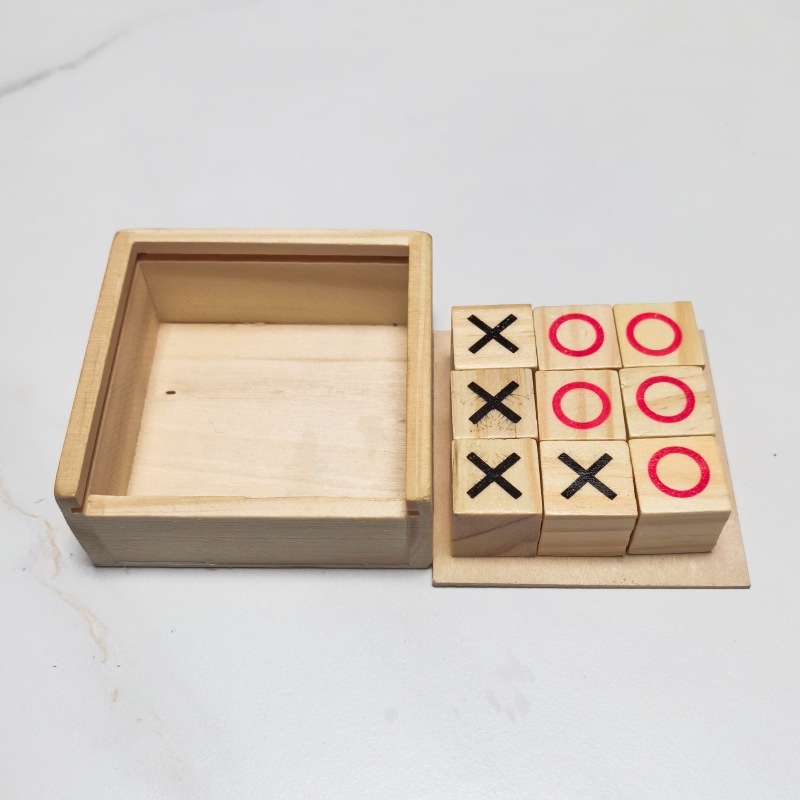Drveni multifunkcionalni set ploče za dvije osobe s dizajnom logotipa: Ludo i Tic-Tac-Toe