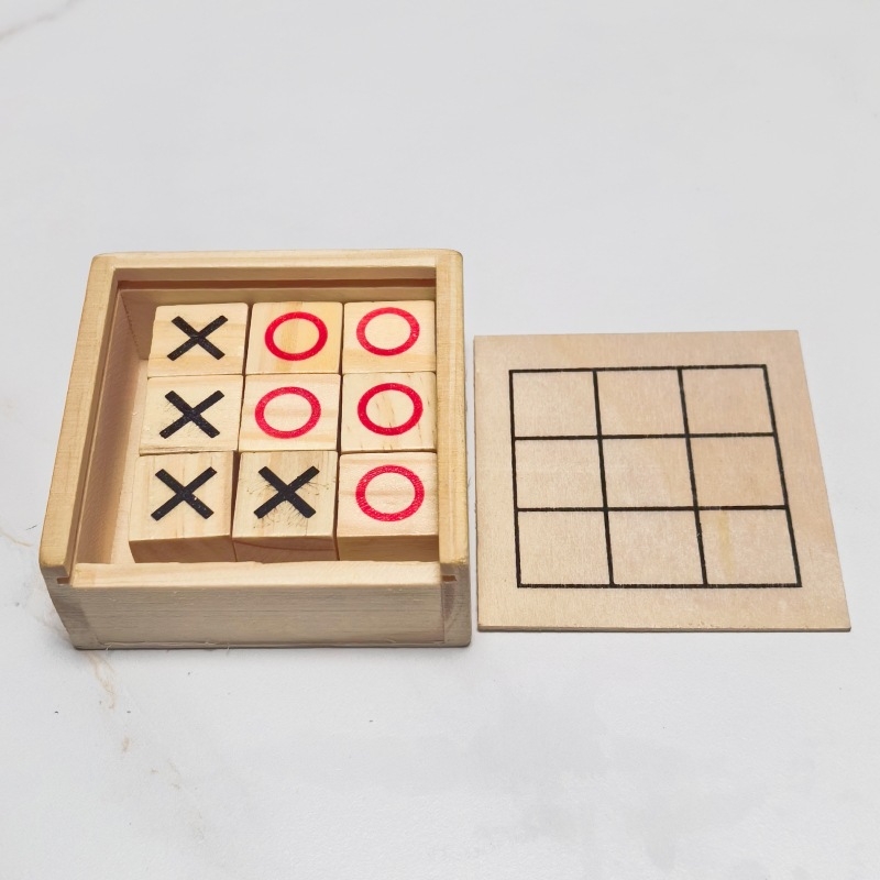 Drveni multifunkcionalni set ploče za dvije osobe s dizajnom logotipa: Ludo i Tic-Tac-Toe