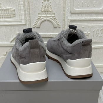 Γυναικείες χειμερινές αθλητικές casual παπούτσια με επάνω μέρος από σουέ και επένδυση από μαλλί, λεπτομέρεια με αλυσίδα με χάντρες, στρογγυλή μύτη, slip-on με σόλα καουτσούκ για απορρόφηση κραδασμών