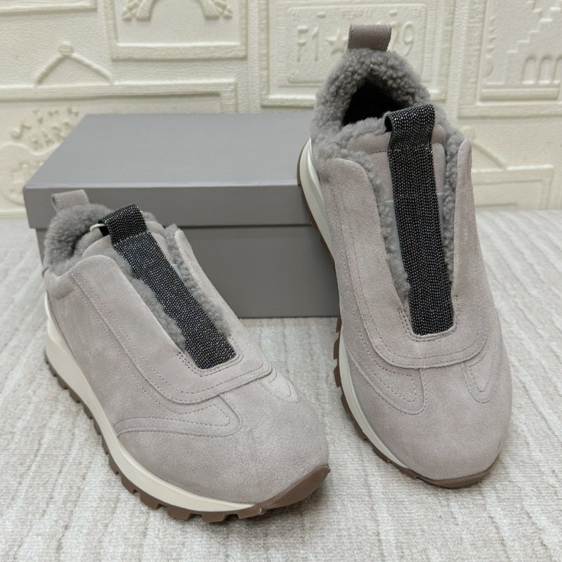 Γυναικείες χειμερινές αθλητικές casual παπούτσια με επάνω μέρος από σουέ και επένδυση από μαλλί, λεπτομέρεια με αλυσίδα με χάντρες, στρογγυλή μύτη, slip-on με σόλα καουτσούκ για απορρόφηση κραδασμών