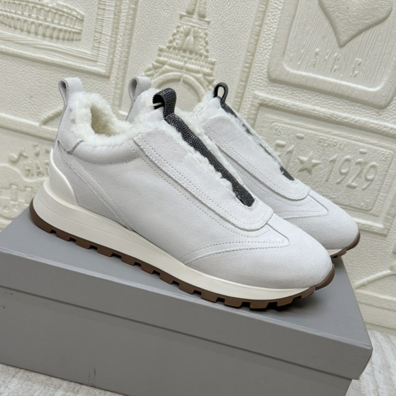 Γυναικείες χειμερινές αθλητικές casual παπούτσια με επάνω μέρος από σουέ και επένδυση από μαλλί, λεπτομέρεια με αλυσίδα με χάντρες, στρογγυλή μύτη, slip-on με σόλα καουτσούκ για απορρόφηση κραδασμών