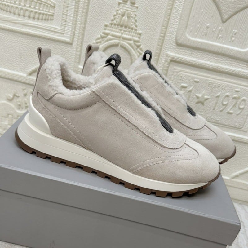 Γυναικείες χειμερινές αθλητικές casual παπούτσια με επάνω μέρος από σουέ και επένδυση από μαλλί, λεπτομέρεια με αλυσίδα με χάντρες, στρογγυλή μύτη, slip-on με σόλα καουτσούκ για απορρόφηση κραδασμών