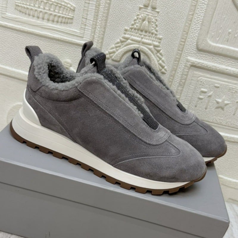 Γυναικείες χειμερινές αθλητικές casual παπούτσια με επάνω μέρος από σουέ και επένδυση από μαλλί, λεπτομέρεια με αλυσίδα με χάντρες, στρογγυλή μύτη, slip-on με σόλα καουτσούκ για απορρόφηση κραδασμών