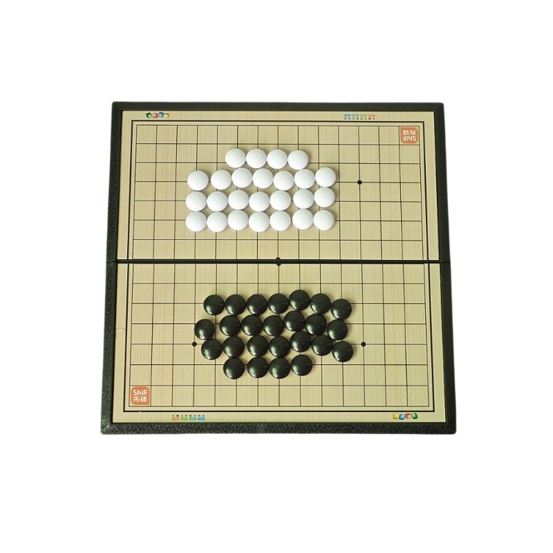 Stolni set višestrukih igara s šahom, damom, Flying Chess i Gomokom – plastični, sklopivi, magnetski; za djecu 4–14 godina; izlazi 2024.