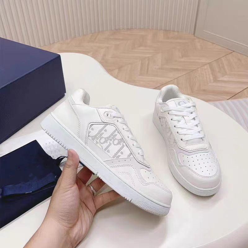 Uniszex mindennapi sportcipő split bőrből, fűzővel, kerek orr, gumitalp, természetes bőr talpbetét