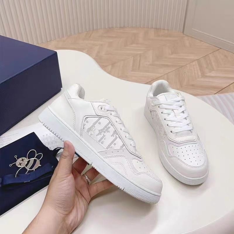 Uniszex mindennapi sportcipő split bőrből, fűzővel, kerek orr, gumitalp, természetes bőr talpbetét