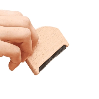 Απομακρυντής τρίχων για ρούχα, χειροκίνητος ξύστρα υφασμάτων, ξύλινο σώμα, μοντέρνος μινιμαλιστικός σχεδιασμός, άνοιξη 2017