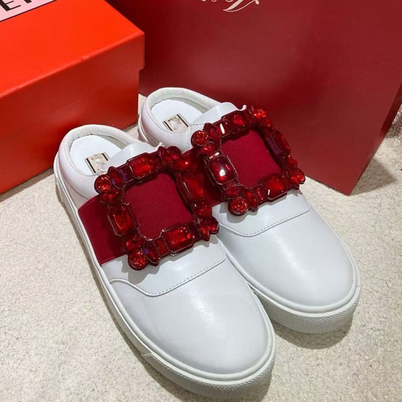 Γυναικεία slip-on επίπεδα παπούτσια με επάνω μέρος από δέρμα βοοειδών, καουτσούκ σόλα, στρογγυλή μύτη, πάτος λατέξ