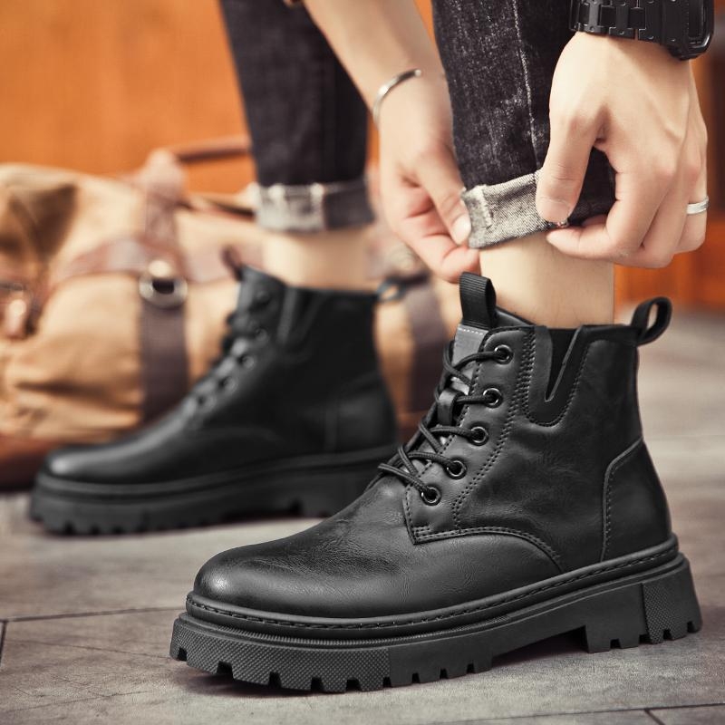 Férfi Martin csizma, magas felső rész, felső anyag: szuper fiber, gumírozott talp, kerek orr, magas szár, előre fűző, PU talpbetét, őszi 2025 kiadás