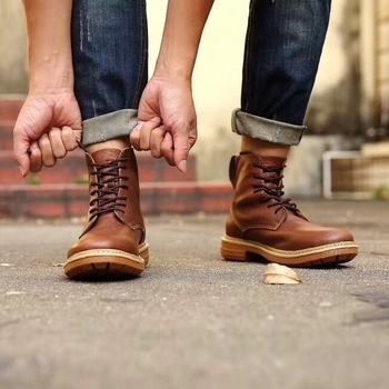 Ghete Martin din piele naturală, vârf rotund, toc mic, înălțime medie a tibiei